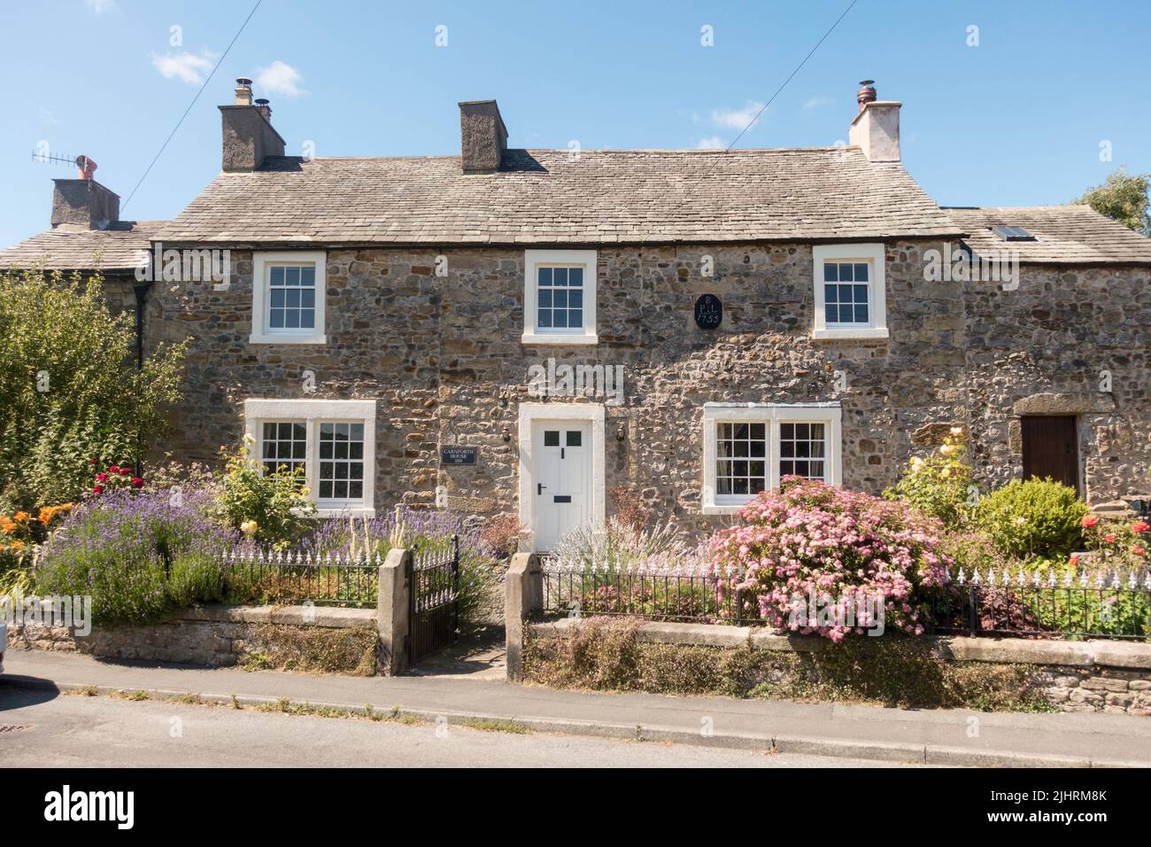 Das unter Denkmalschutz stehende Carnforth House aus dem 18.. Jahrhundert liegt an der North Road, Carnforth, Lancashire, England Stockfoto