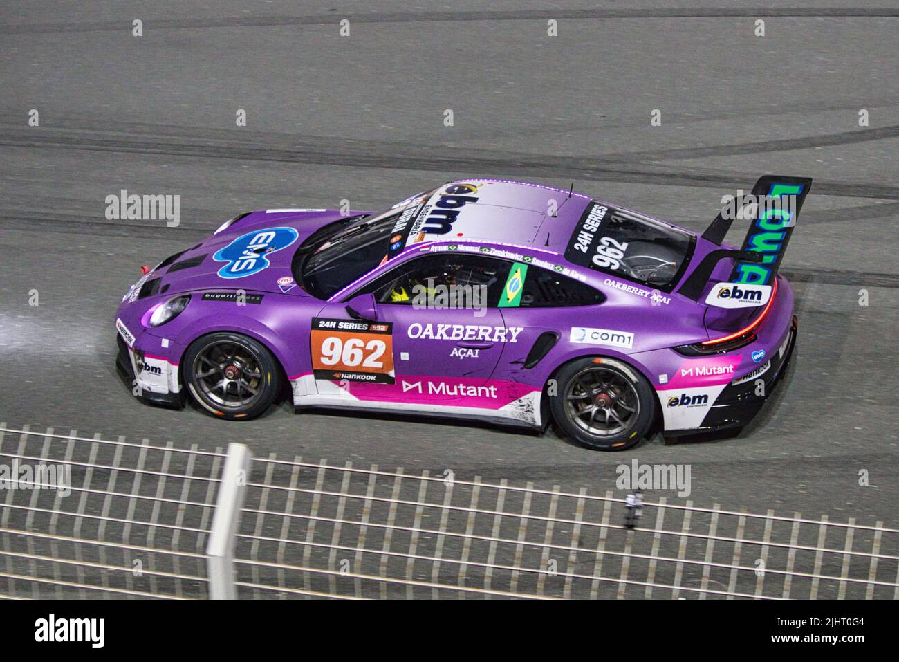 Ein Blick auf DEN MOTORSPORT DER 24h Series Hankook auf dem Dubai autodrome in den Vereinigten Arabischen Emiraten Stockfoto