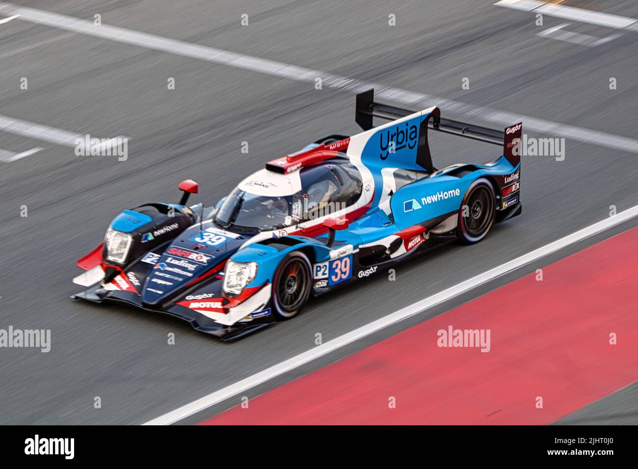 Ein Sportwagen-Rennen während der SERIE 24h Hankook auf dem Dubai Autodrome Stockfoto