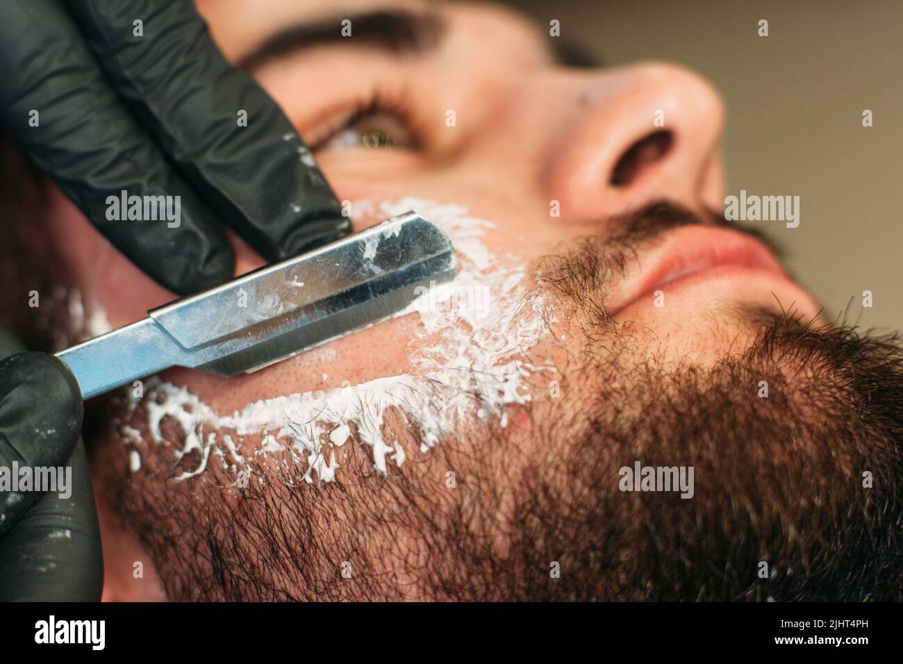 Rasier gesicht -Fotos und -Bildmaterial in hoher Auflösung – Alamy