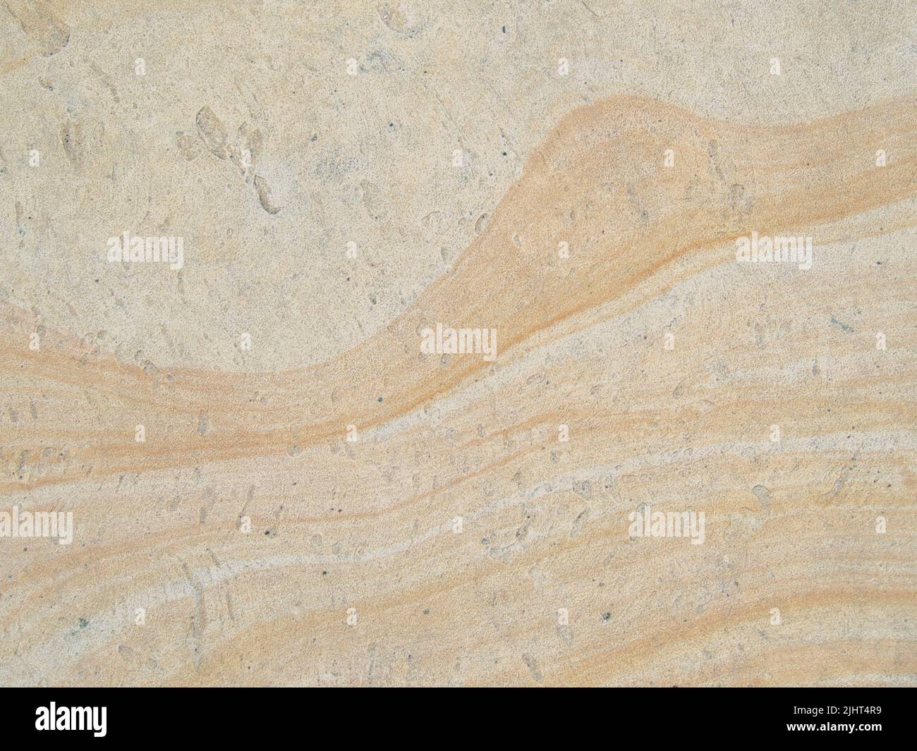 Hellbrauner Stein, der wie Holz aussieht. Schöne Textur für Hintergründe im Grafikdesign. Verleihen Sie digitaler Kunst eine organische Atmosphäre Stockfoto