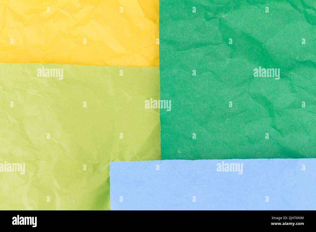 Gelb. Grün. Himmel. Zerknitterter Papiertextur-Hintergrund. Stockfoto