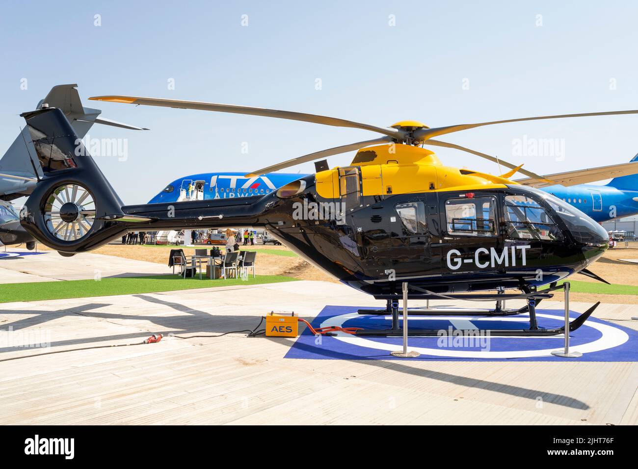 Airbus Helicopters H135 G-CMIT auf der Farnborough International Airshow 2022. Zuvor Eurocopter EC135 Stockfoto