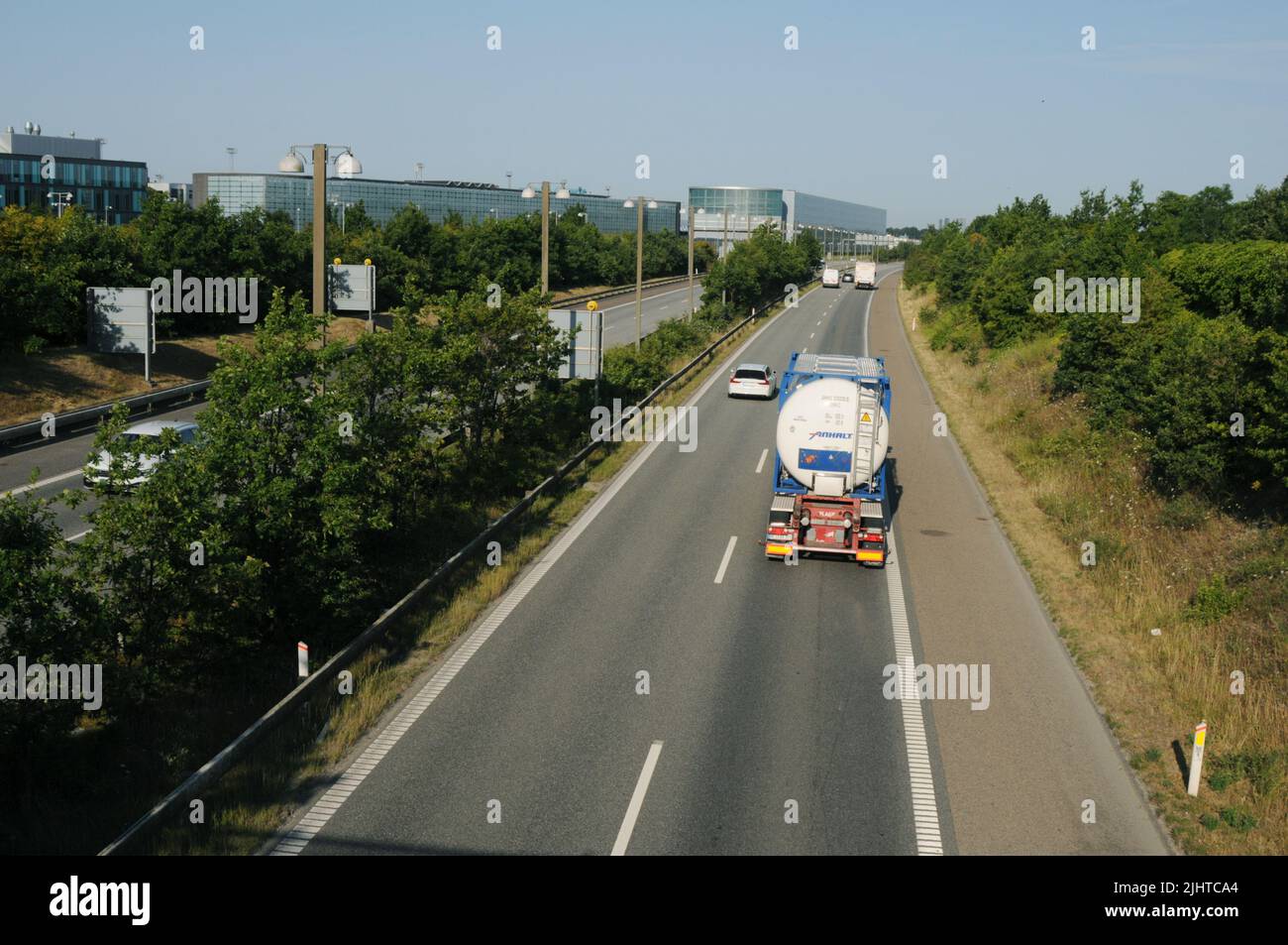 Kastrup/Kopenhagen/Dänemark/19 July 2022/ Autobahn von Dänemark nach Schweden und Schweden fahren durch Denamrk zu weiteren euorpoäischen Landkreisen wie Germnay und dem Rest europas (Foto. Francis Dean/Dean Pictures. Stockfoto