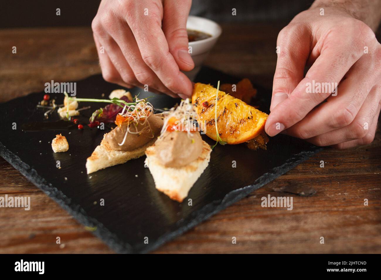 Kulinarische Kunst des Servierens von Vorspeisen Stockfoto