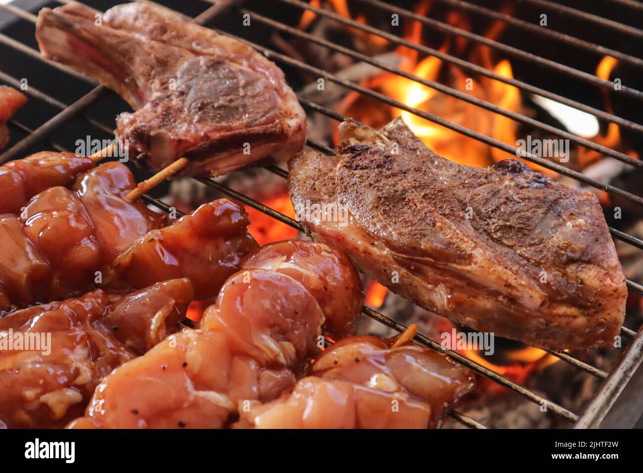 Traditionelle südafrikanische Braai. Braai oder Grill, bbq. Fleisch ...