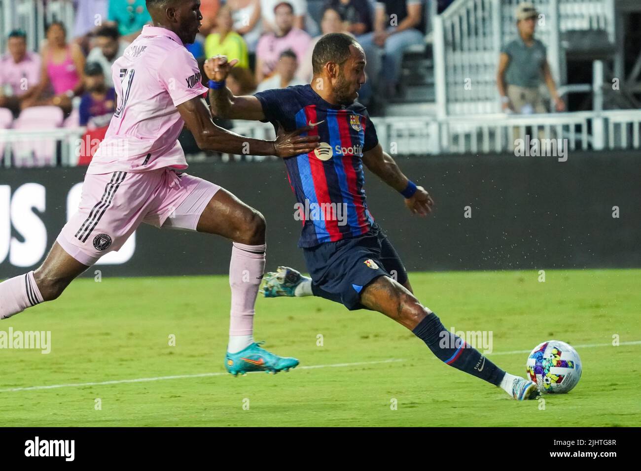 Fort Lauderdale, Florida, USA, 19. Juli 2022, Der FC Barcelona-Stürmer Pierre-Emerick Aubameyang #25 versucht in der ersten Halbzeit im DRV PNK Stadium in einem Freundschaftstiel ein Tor zu machen. (Foto: Marty Jean-Louis) Quelle: Marty Jean-Louis/Alamy Live News Stockfoto