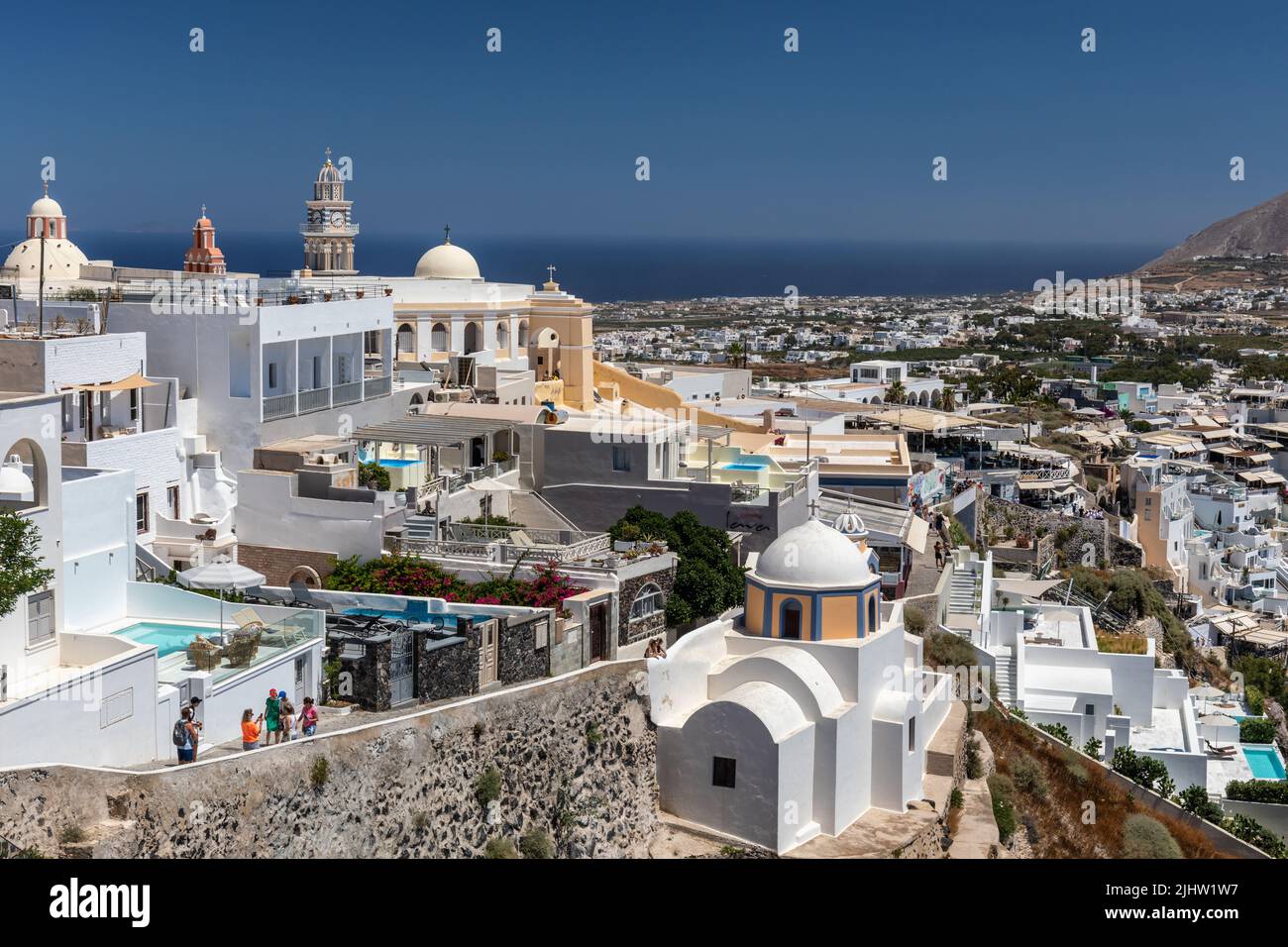 Panoramablick auf die Stadt Fira, Santorin, Kykladen, Griechenland, Europa Stockfoto