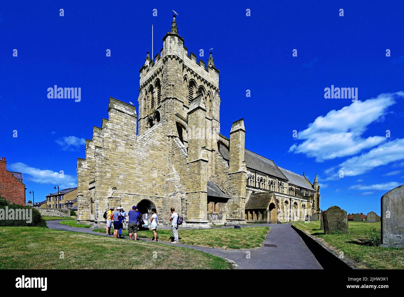 Hartlepool Headland St Hildas 12. Jahrhundert Kirche Blick vor drei Viertel mit tiefblauem Himmel und kleine Cumulus Wolke Stockfoto
