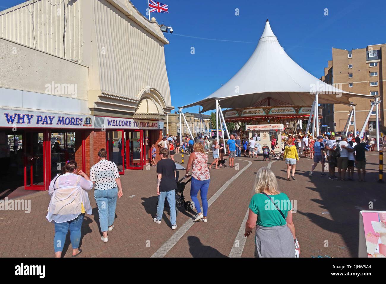 Warum Mehr Bezahlen? - Pier Vorplatz, Promenade, Southport, Sefton, Lancashire, ENGLAND, GROSSBRITANNIEN, PR8 1QX Stockfoto