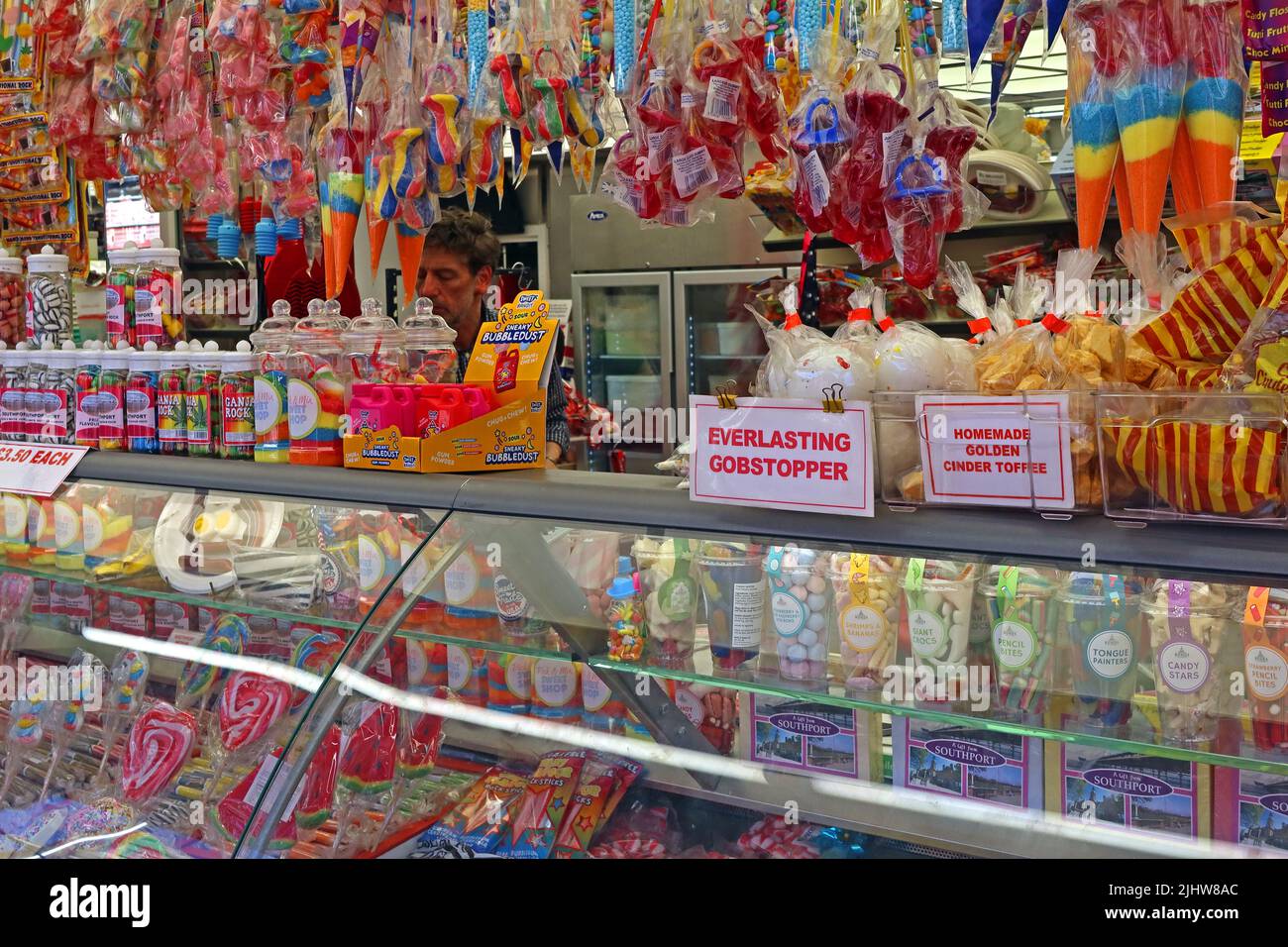 Rock-Bars in einem Southport Seaside Rock Shop, Sefton, Merseyside, Lancashire, England, UK, PR8 Stockfoto