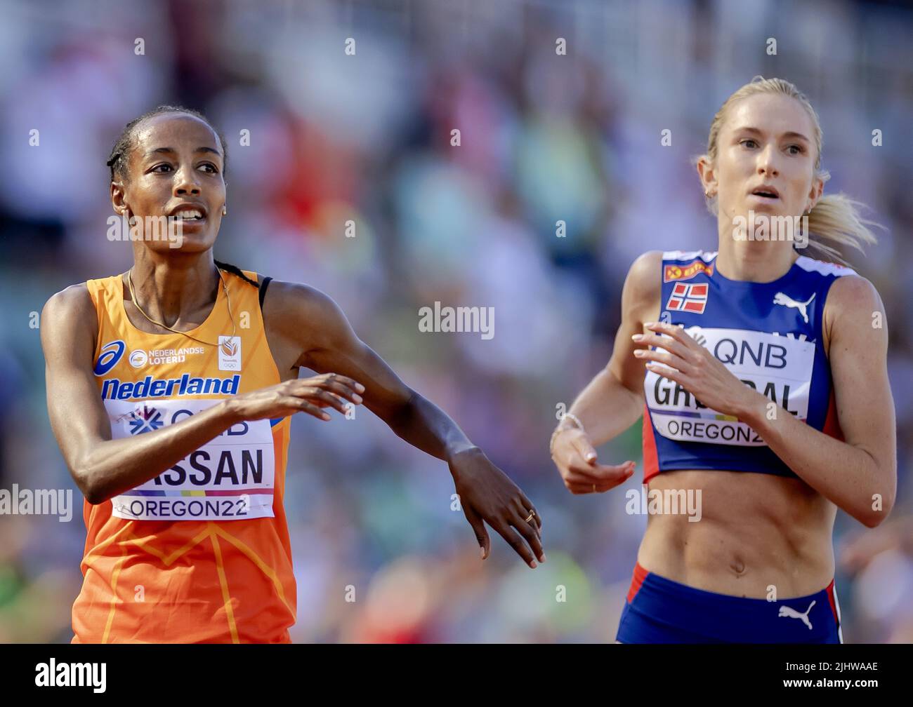 2022-07-21 02:06:25 EUGENE - Sifan Hassan in Aktion während der Serie 5000m am sechsten Tag der Leichtathletik-Weltmeisterschaften im Hayward Field Stadium. ANP ROBIN VAN LONKHUIJSEN niederlande Out - belgien Out Stockfoto