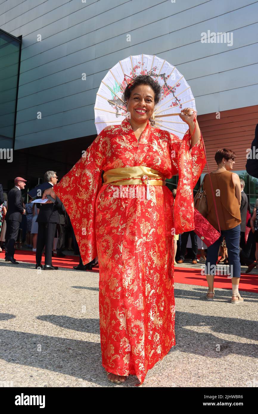 Austria,Bregenz,20,7.22: Opernuraufführung mit feierlichem Akt mit Vertretern von Politik & Kirche. Opera Madam Butterfly von G.PUCCINI wird 1 Monate lang auf dem größten Seentheater der Welt gespielt - mit spektakulärem Blick auf den Bodensee und die alpen. Auf dem Foto: Bundespräsident Alexander van der Bellen. Bundespräsident der Schweiz, Ignazio Cassis. Österreichischer Bundesminister und der Bregenzer Obermajor Ritsch mit ihren Ehefrauen. Weitere Minister:Herr Brunner, Frau Edtstadler, Herr Kocher, Herr Rauch, unter Staatssekretärin Frau Mayer, Herr Tursky und Bischof Herr Stockfoto