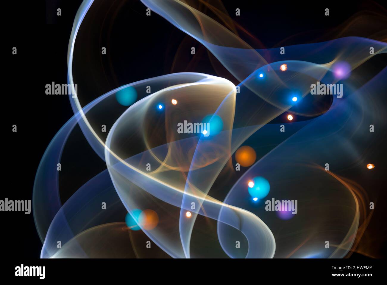 Lichtmalerei Fotografie mit langer Belichtung. galaktische Landschaft mit Planeten und interstellaren Gas. Abstrakte Kunst mit Licht gemacht. Stockfoto