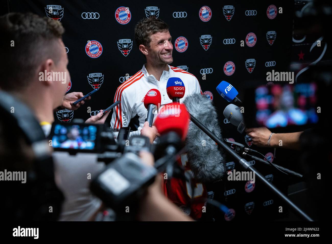 Washington, USA. 20.. Juli 2022. FC Bayern München-Stürmer Thomas Müller spricht nach einem FC United gegen FC Bayern München-Länderspiel im Audi-Feld am Mittwoch in Washington, DC, zu den Medien. 20. Juli 2022. (Graeme Sloan/Sipa USA) Quelle: SIPA US/Alamy Live News Stockfoto