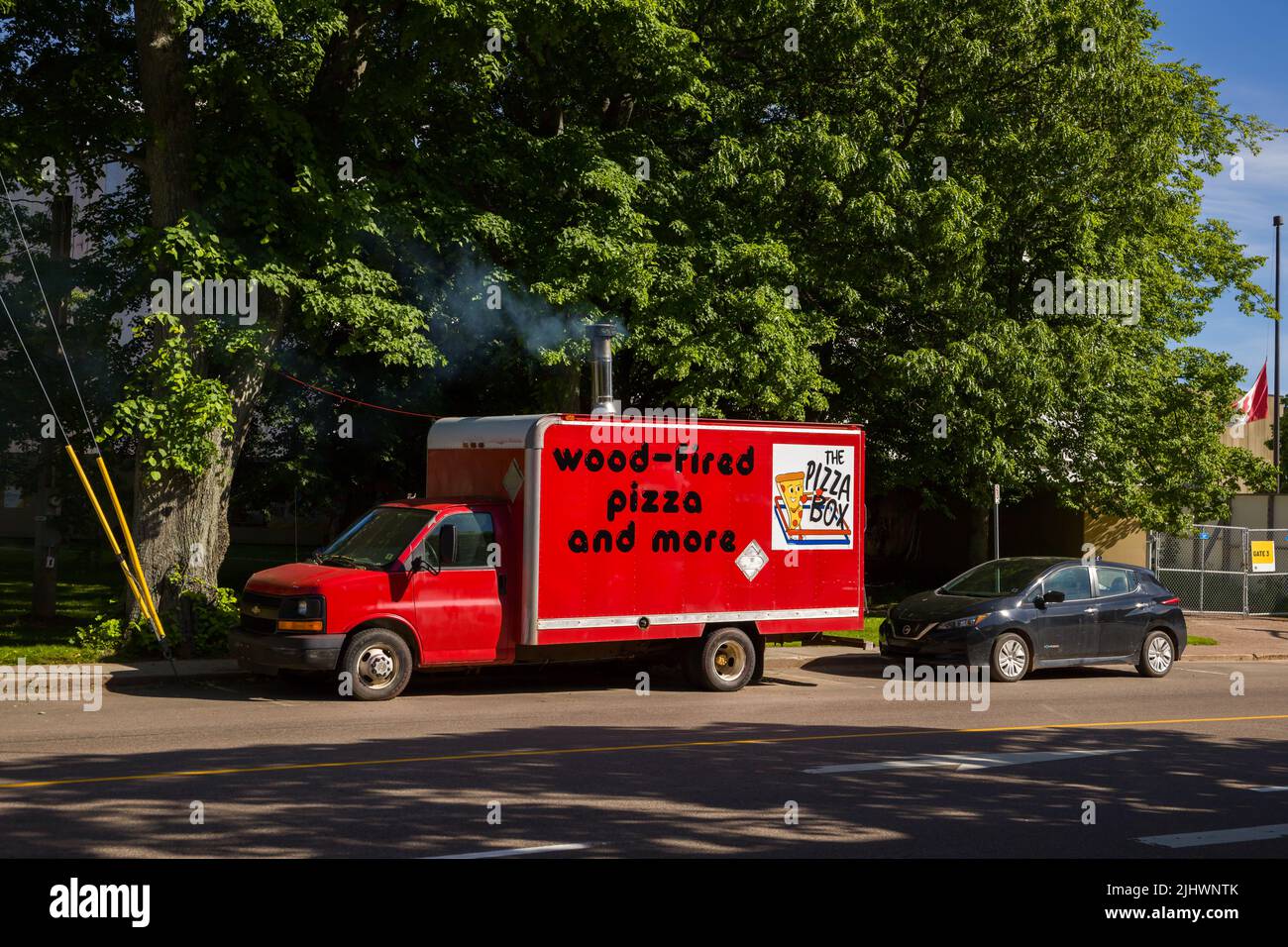 Food Track, Food-mobile Küche auf Rädern, Verkauf von Lebensmitteln auf Festivals in der Stadt, Parks, den Straßen und Plätzen. Stockfoto