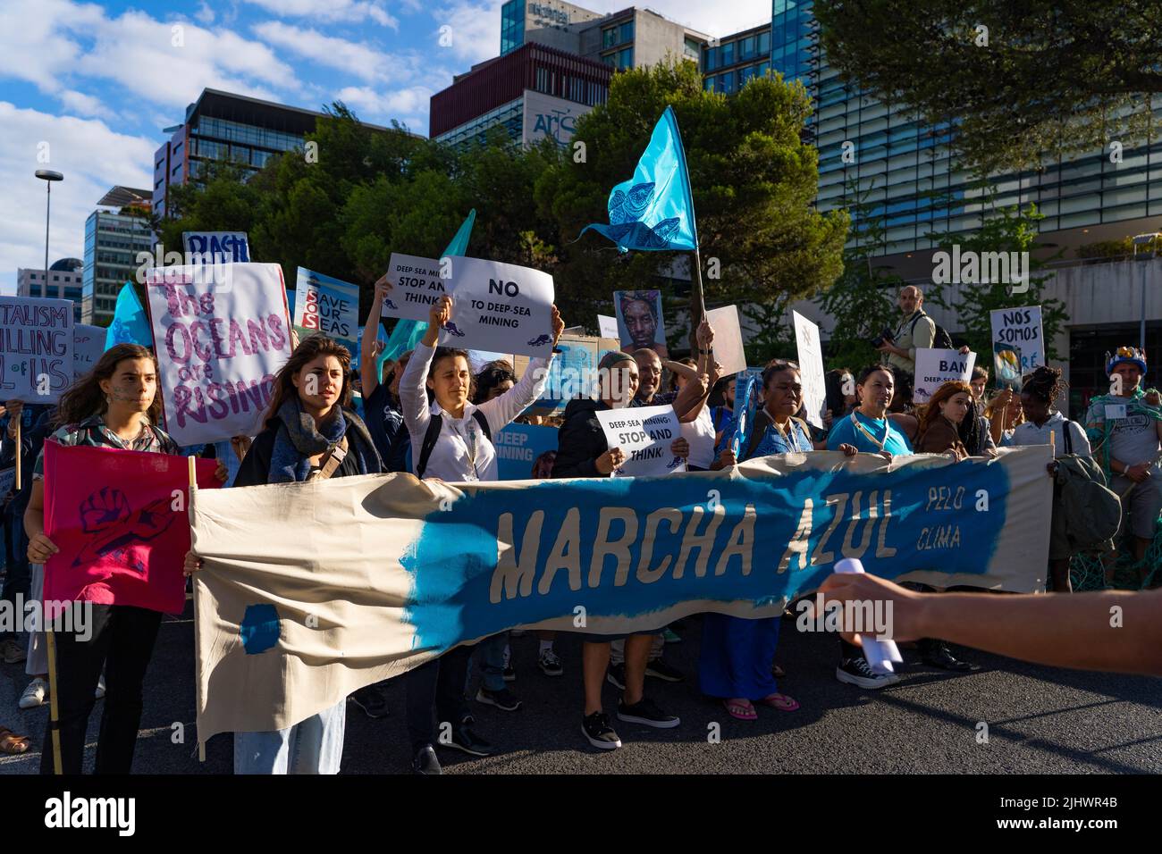 Blauer Klimamarsch - Protest der Zivilgesellschaft auf der UN-Ozeankonferenz, Lissabon, 29. Juni 2022. Stockfoto