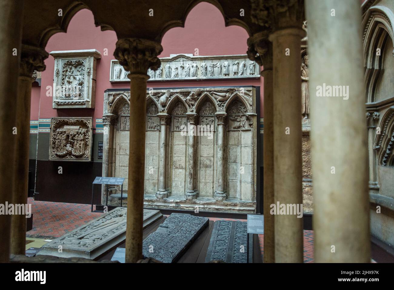 Gotische Architektur in der Cast Collection, die 1873 eröffnet wurde, zeigen die Cast Courts Kopien einiger der bedeutendsten Kunstwerke der Welt Stockfoto