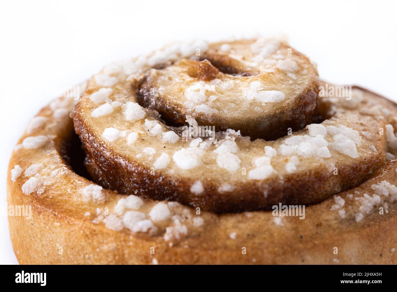 Zimtbrötchen. Kanelbulle Schwedisches Dessert isoliert auf weißem Hintergrund Stockfoto