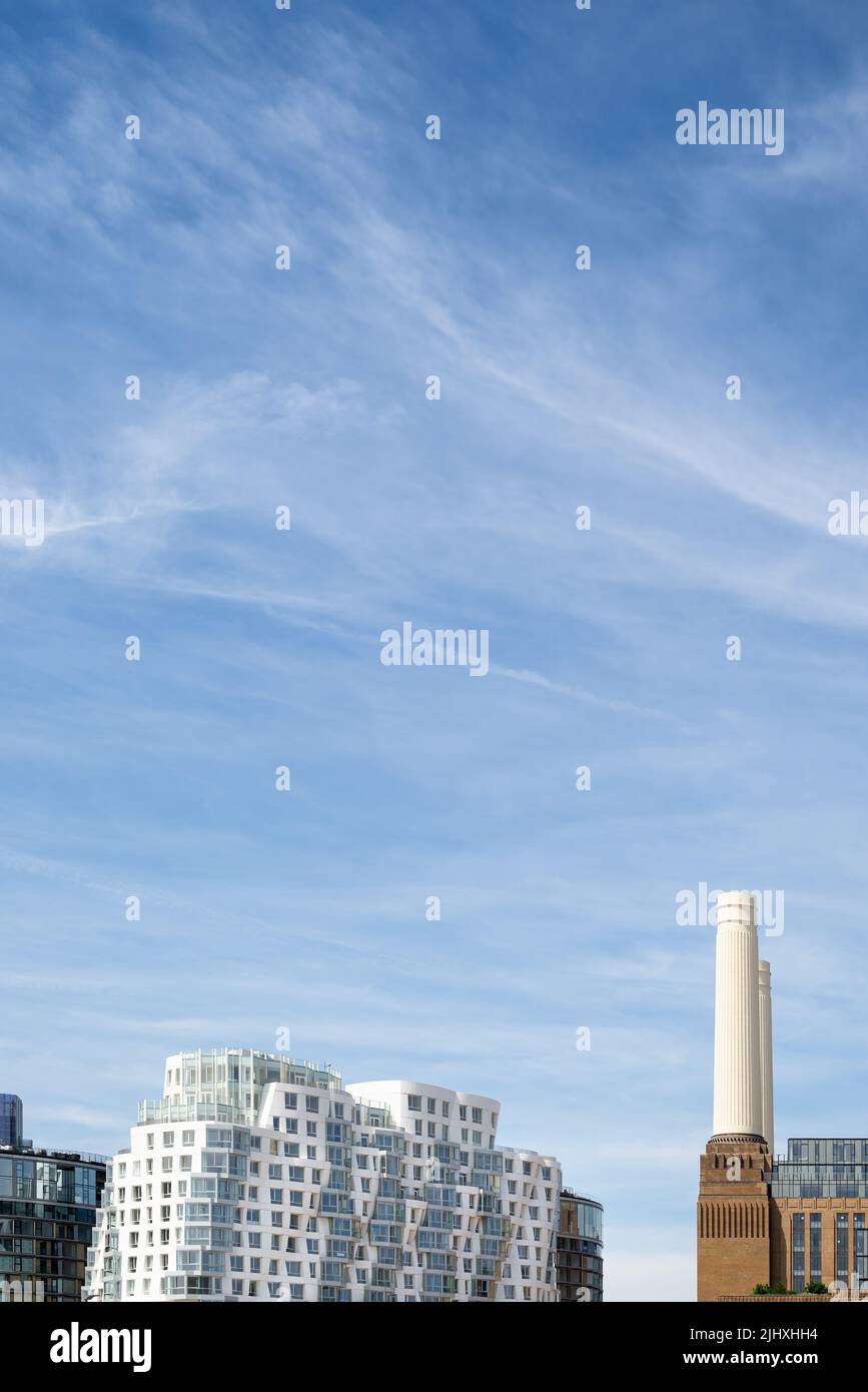 London, England, Großbritannien - Prospect Place Wohnungsentwicklung am Battersea Power Station von Frank Gehry Stockfoto