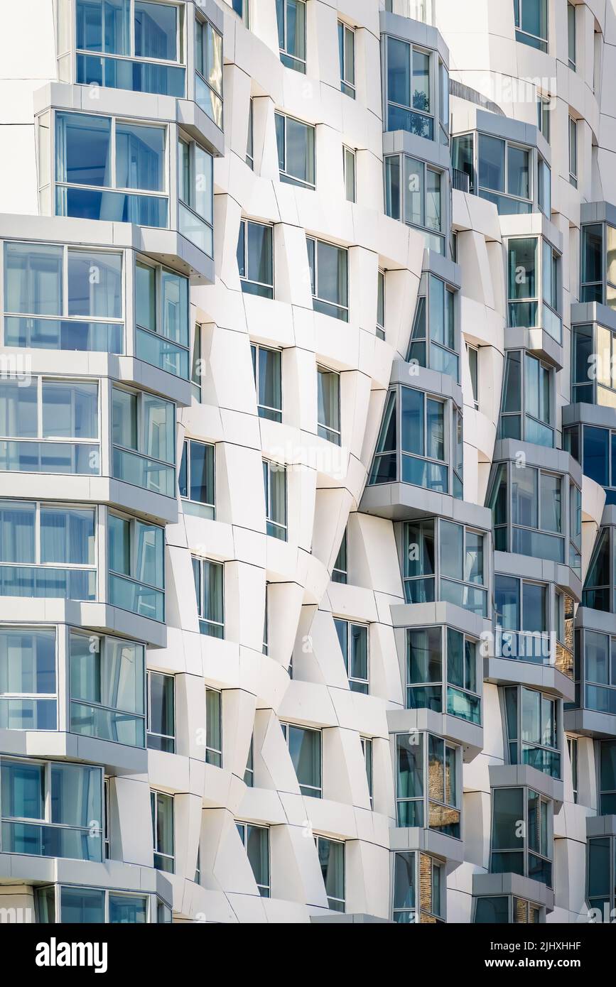 London, England, Großbritannien - Prospect Place Wohnungsentwicklung am Battersea Power Station von Frank Gehry Stockfoto