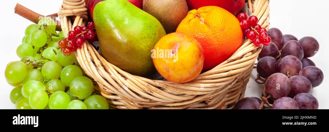 Frisches Obst in bunten Farben Stockfoto