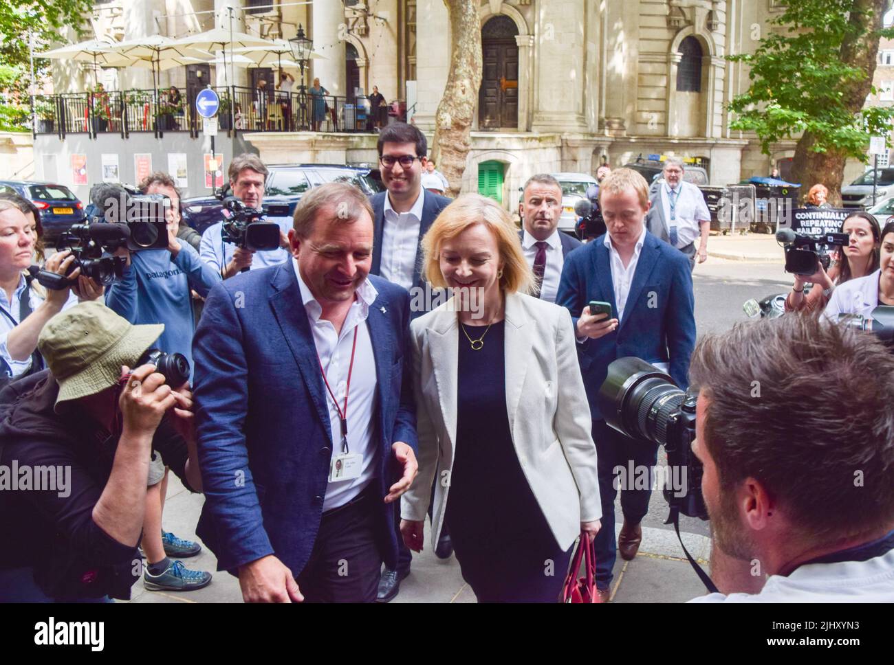 London, Großbritannien. 21.. Juli 2022. Liz Truss, Kandidatin der konservativen Partei und Außenministerin, kommt zu einer Hustings-Veranstaltung im Transporthaus an. Kredit: Vuk Valcic/Alamy Live Nachrichten Stockfoto