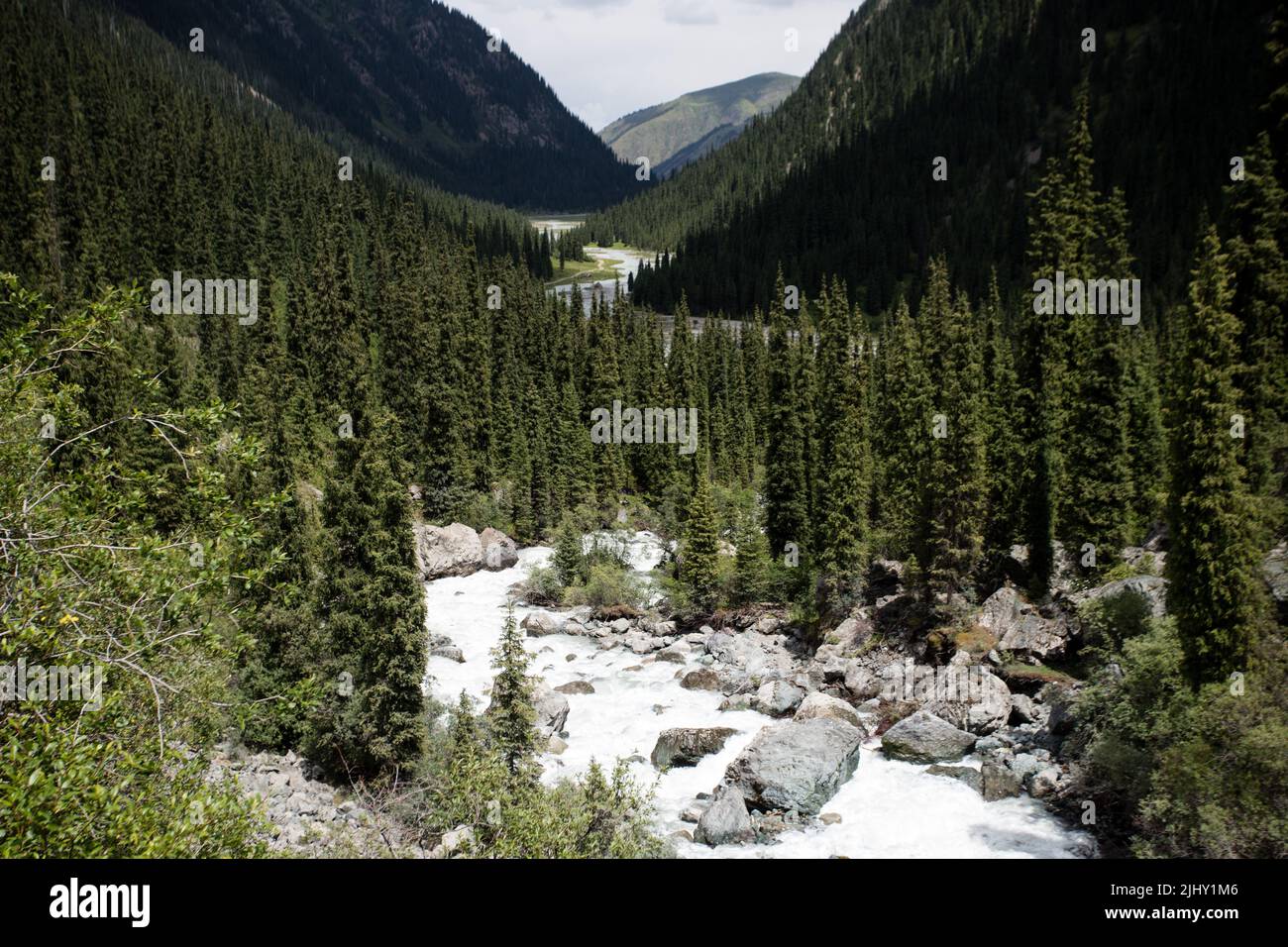 Trekking zum Ala Kol-See der Karakol-Nationalpark im kirgisischen Issyk Kol-Gebiet. Stockfoto