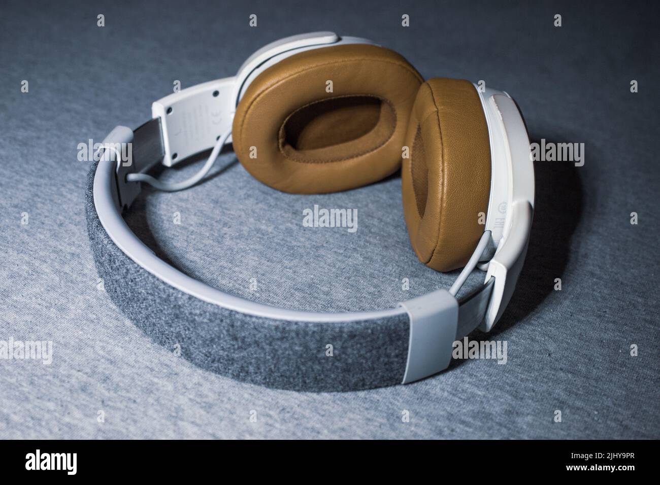 Skullcandy Crusher bluetooth ® Ohrhörer mit Bass-Schieberegler. Stockfoto