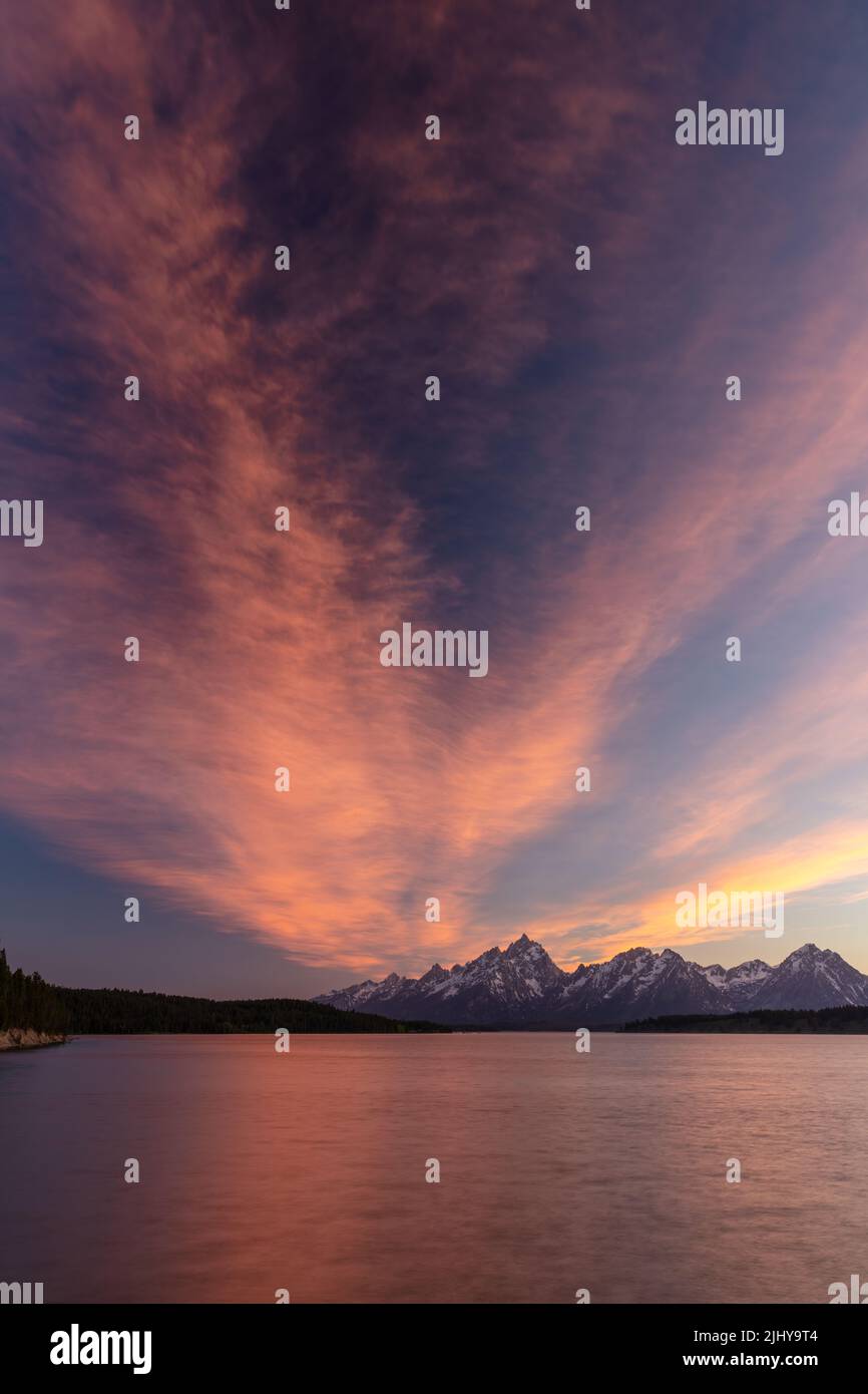 Spektakulärer Sonnenuntergang über der Teton Range, Grand Teton National Park, Wyoming Stockfoto