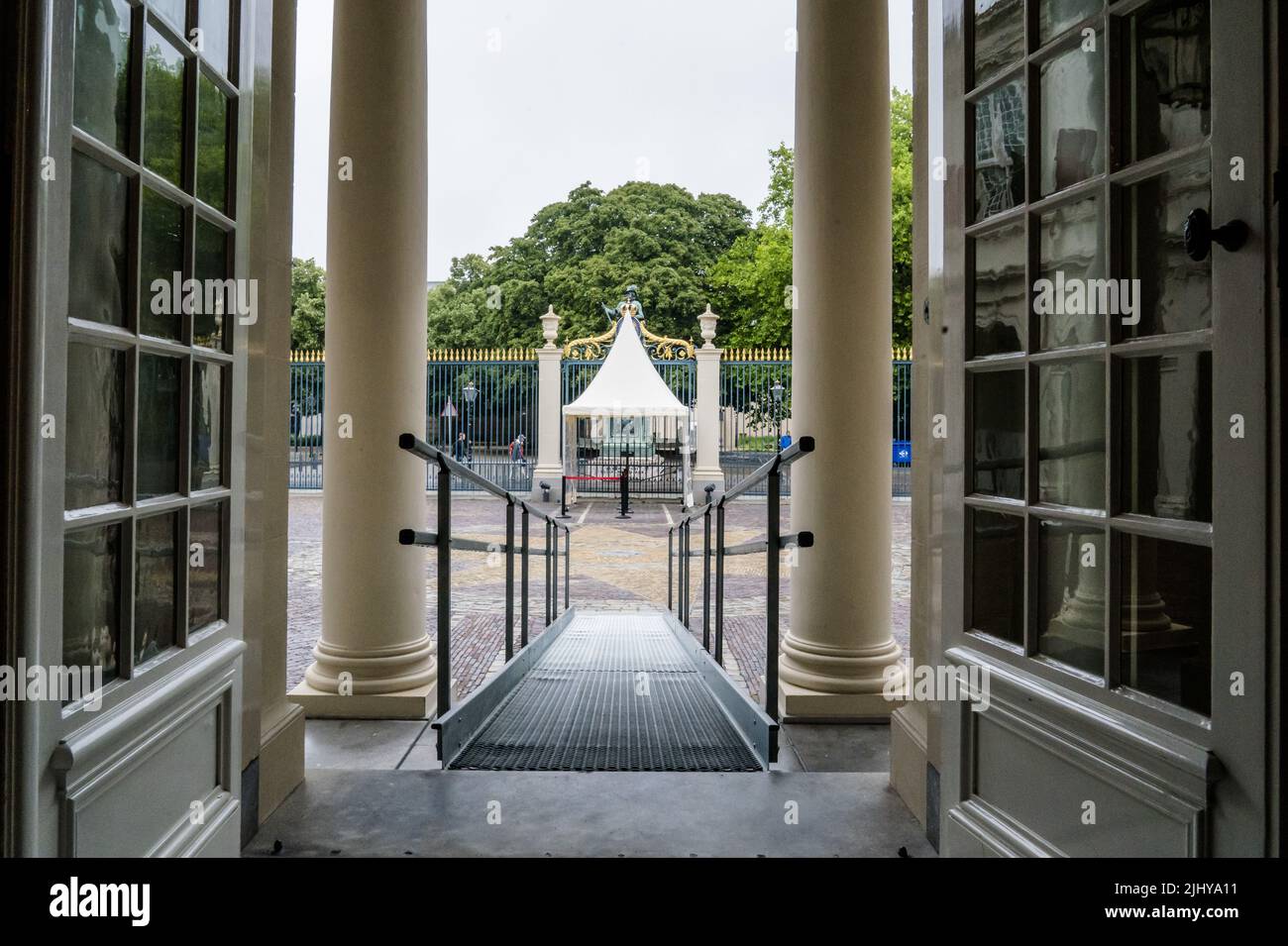 2022-07-21 13:56:24 DEN HAAG - der Eingang zum Noordeinde Palast. Der Palast und die königlichen Stallungen werden in den Sommermonaten für die Öffentlichkeit wiedereröffnet. ANP BART MAAT niederlande Out - belgien Out Stockfoto