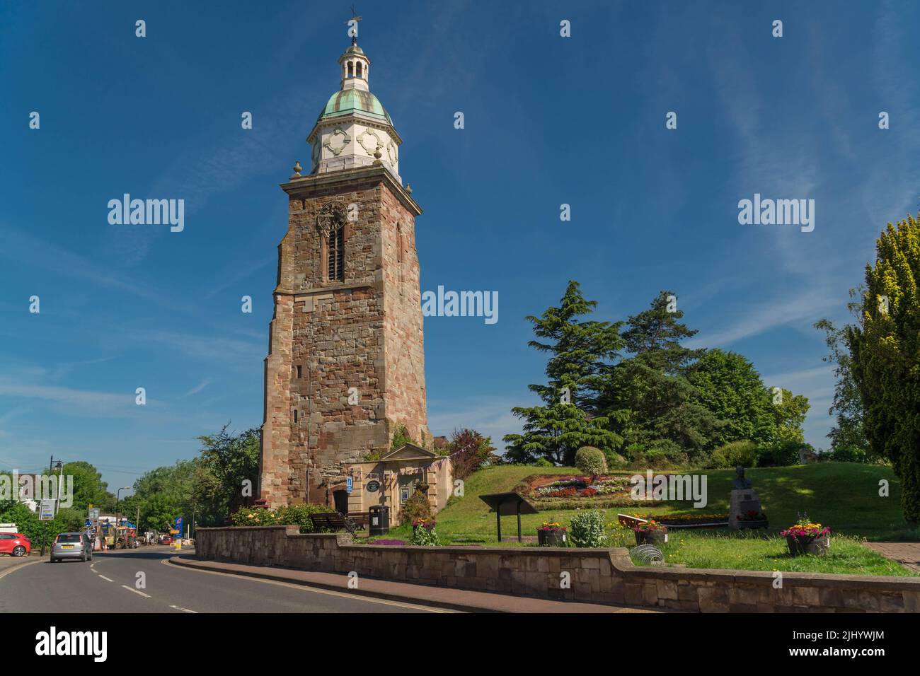 Dieser Turm, der vor Ort als Pepperpot bekannt ist, ist alles, was von der mittelalterlichen Kirche St. Peter und St. Paul Upton upon Severn, Worcestershire England, Großbritannien, übrig geblieben ist. Ju Stockfoto