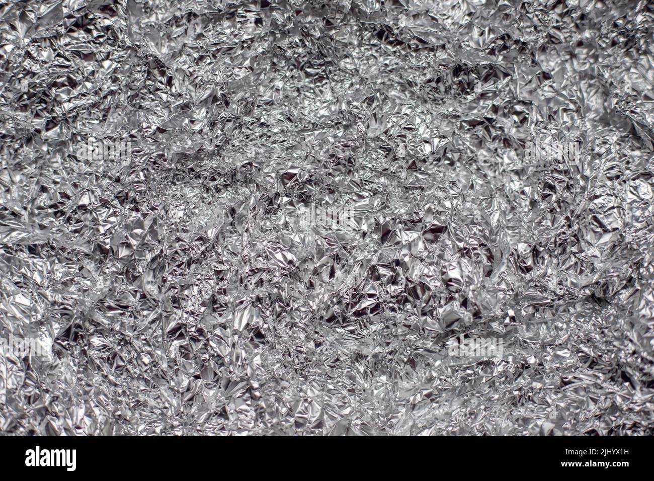 Zerknitterte Aluminiumfolie flacher Hintergrund und Textur. Stockfoto
