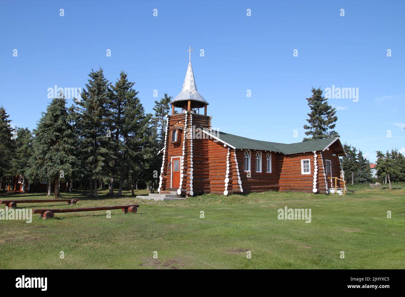 Unsere Dame des Schnees katholischen Kirche Blockhaus in Colville Lake im Sommer, Northwest Territories, Kanada. Stockfoto