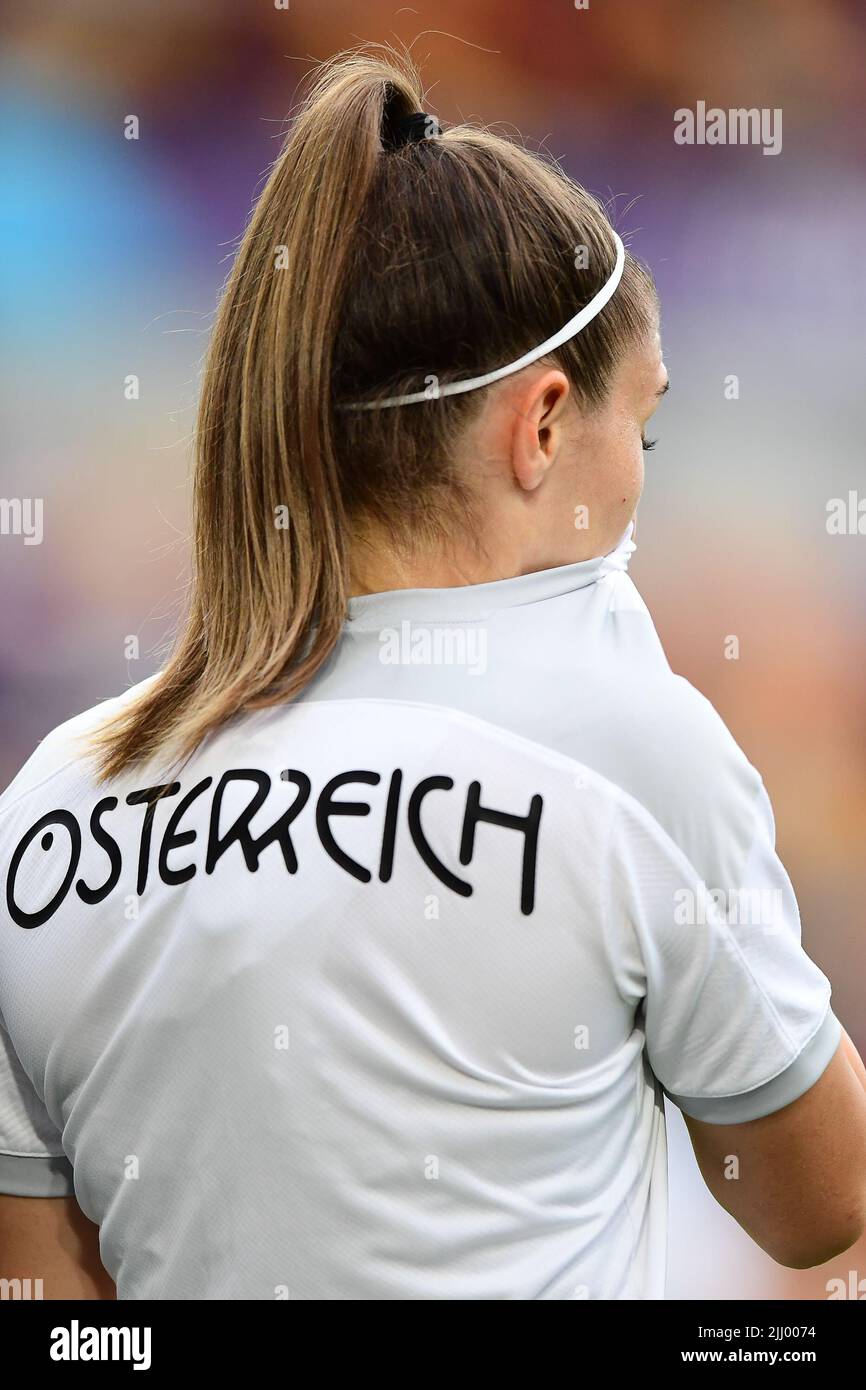 Brentford, Großbritannien. 21.. Juli 2022. Katharina Naschenweng (3 Österreich) während des UEFA Womens Euro 2022 Fußballspiels zwischen Deutschland und Österreich im Brentford Community Stadium in Brentford, England. (Foto: Kevin Hodgson/Sports Press Photo/C - EINE STUNDE DEADLINE - FTP NUR AKTIVIEREN, WENN BILDER WENIGER ALS EINE STUNDE ALT sind - Alamy) Quelle: SPP Sport Press Photo. /Alamy Live News Stockfoto