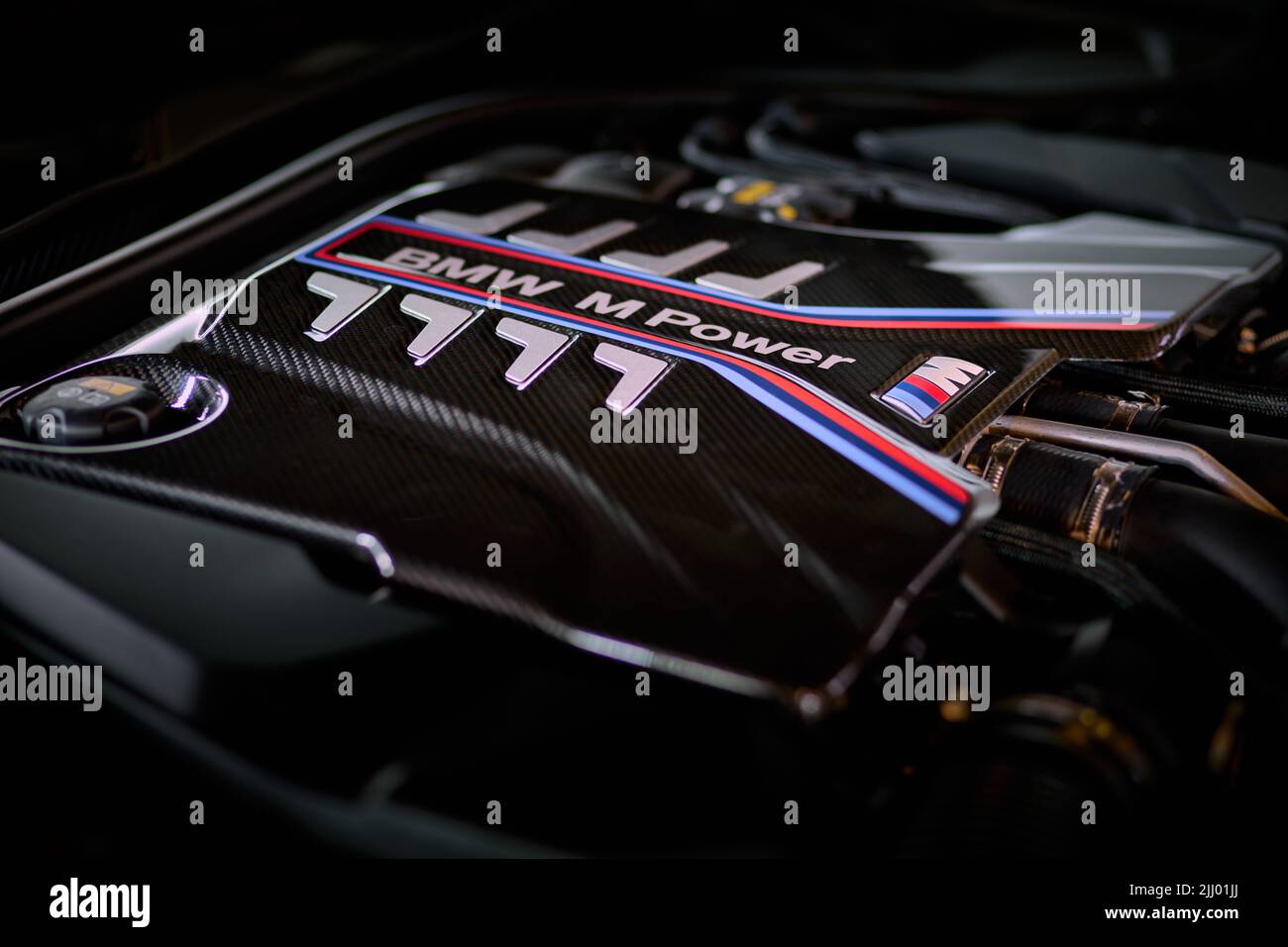 BMW M8 Motor - Limited First Edition. V8 Motor, 4,4 l, 625 ps. Beschleunigung 0-100km - 3,2S Höchstgeschwindigkeit 290km/h. Warschau, Polen - 07.15.2020 Stockfoto