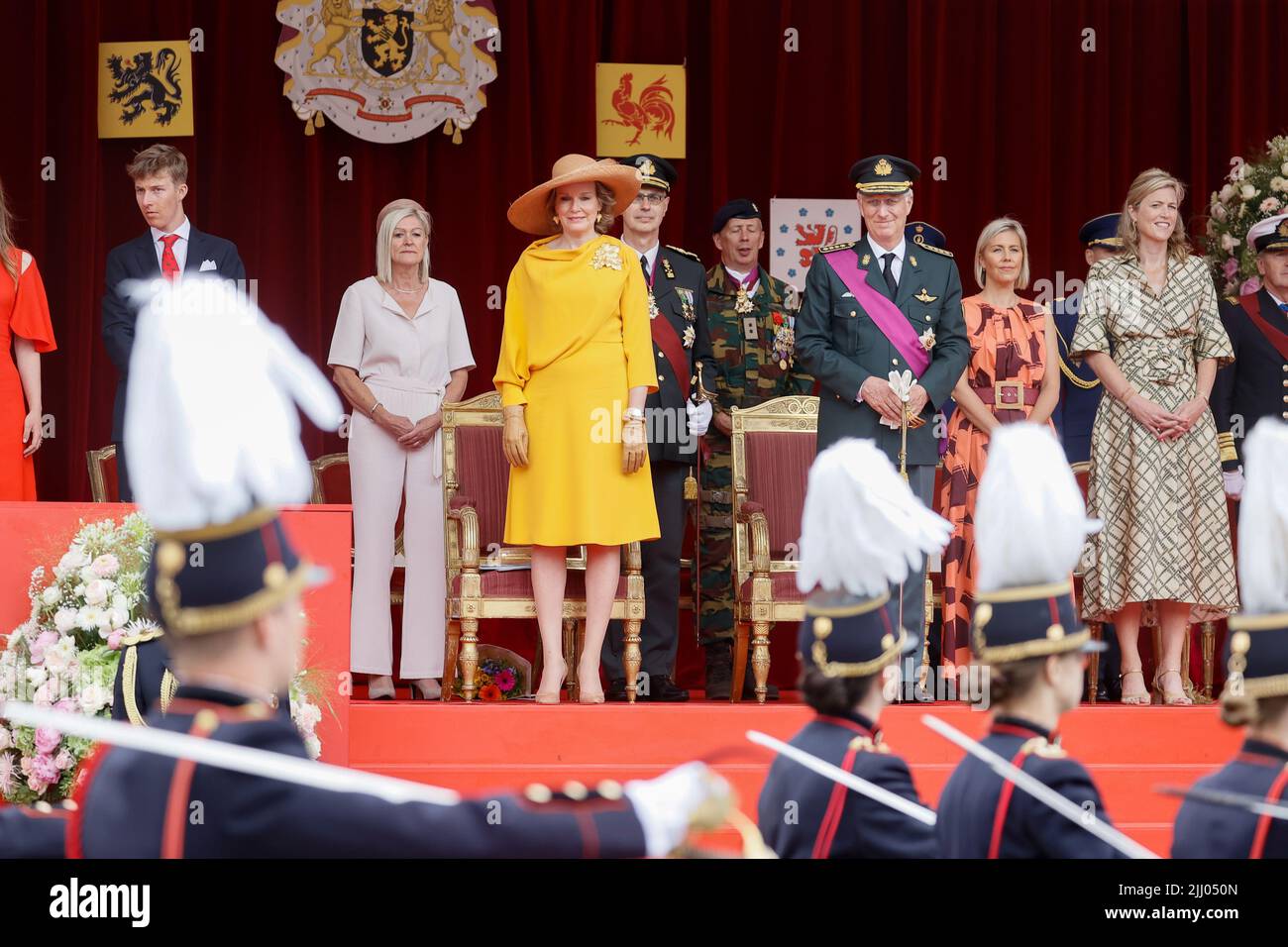 Brüssel, Belgien. 21.. Juli 2022. Königin Mathilde von Belgien, König Philippe - Filip von Belgien, Verteidigungsminister Ludivine Dedonter und Innenministerin Annelies Verlinden im Bild während der Militär- und Zivilparade am belgischen Nationalfeiertag, am Donnerstag, dem 21. Juli 2022, in Brüssel. BELGA FOTO BRUNO FAHY Quelle: Belga Nachrichtenagentur/Alamy Live News Stockfoto