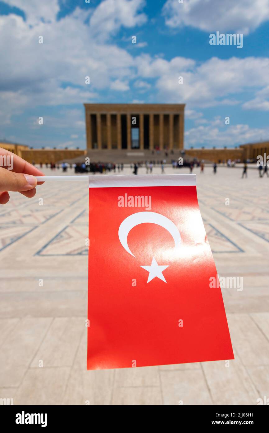 Türkische Flagge und Anitkabir vertikales Foto. Türkische Nationalfeiertage Hintergrundbild. 19.. Mai oder 19 Mayis oder 30.. august oder 30 agustos zafer bayrami Stockfoto