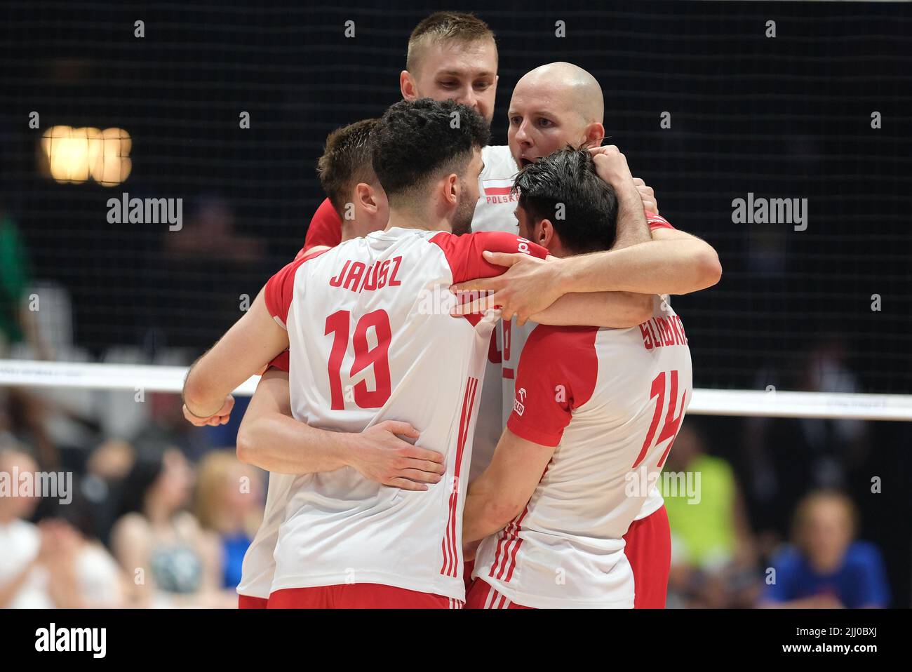 Bologna, Italien. 21.. Juli 2022. Jubel der polnischen Mannschaft während der Volleyball Nations League Mann - Viertelfinale - Polen gegen Iran, Volleyball-Veranstaltungen in Bologna, Italien, Juli 21 2022 Quelle: Independent Photo Agency/Alamy Live News Stockfoto