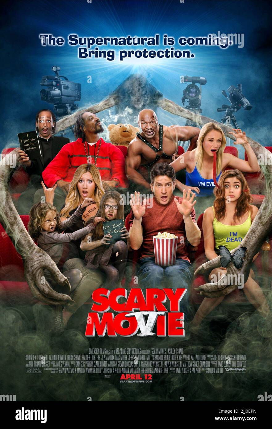 KATT WILLIAMS, Mike Tyson, CHRISTINE TAYLOR, Ashley Tisdale, CHARLIE SHEEN, Plakat, SCARY MOVIE 5, 2013 Stockfoto