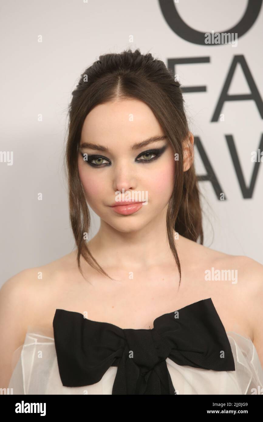 DIE CFDA Fashion Awards 2021, veranstaltet von Emily Blunt, ehren Zendaya, Anya Taylor-Joy, Dapper Dan, Aurora James Rebecca Goodstein, Nina Garcia, Sara Schiff und Yeohlee am POOL + THE GRILL Featuring: Dove Cameron wo: New York, New York, USA Wann: 11 Nov 2021 Credit: Derrick Salters/WENN Stockfoto