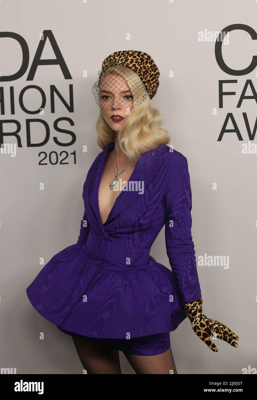 DIE CFDA Fashion Awards 2021, veranstaltet von Emily Blunt, ehren Zendaya, Anya Taylor-Joy, Dapper Dan, Aurora James Rebecca Goodstein, Nina Garcia, Sara Schiff und Yeohlee am POOL + THE GRILL Featuring: Anya Taylor-Joy wo: New York, New York, USA Wann: 11 Nov 2021 Credit: Derrick Salters/WENN Stockfoto