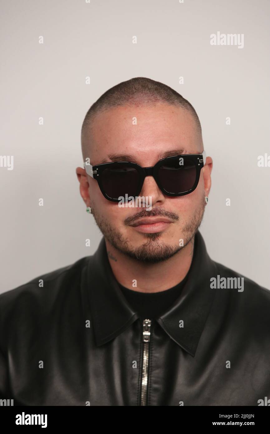 DIE CFDA Fashion Awards 2021, veranstaltet von Emily Blunt, ehren Zendaya, Anya Taylor-Joy, Dapper Dan, Aurora James Rebecca Goodstein, Nina Garcia, Sara Schiff und Yeohlee am POOL + THE GRILL Featuring: J. Balvin wo: New York, New York, USA Wann: 11 Nov 2021 Credit: Derrick Salters/WENN Stockfoto