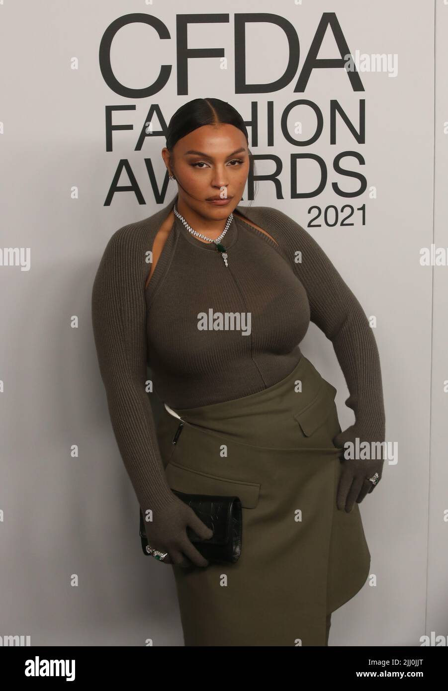 DIE CFDA Fashion Awards 2021, veranstaltet von Emily Blunt, ehren Zendaya, Anya Taylor-Joy, Dapper Dan, Aurora James Rebecca Goodstein, Nina Garcia, Sara Schiff und Yeohlee am POOL + THE GRILL mit: Paloma Elsesser wo: New York, New York, USA Wann: 11 Nov 2021 Credit: Derrick Salters/WENN Stockfoto