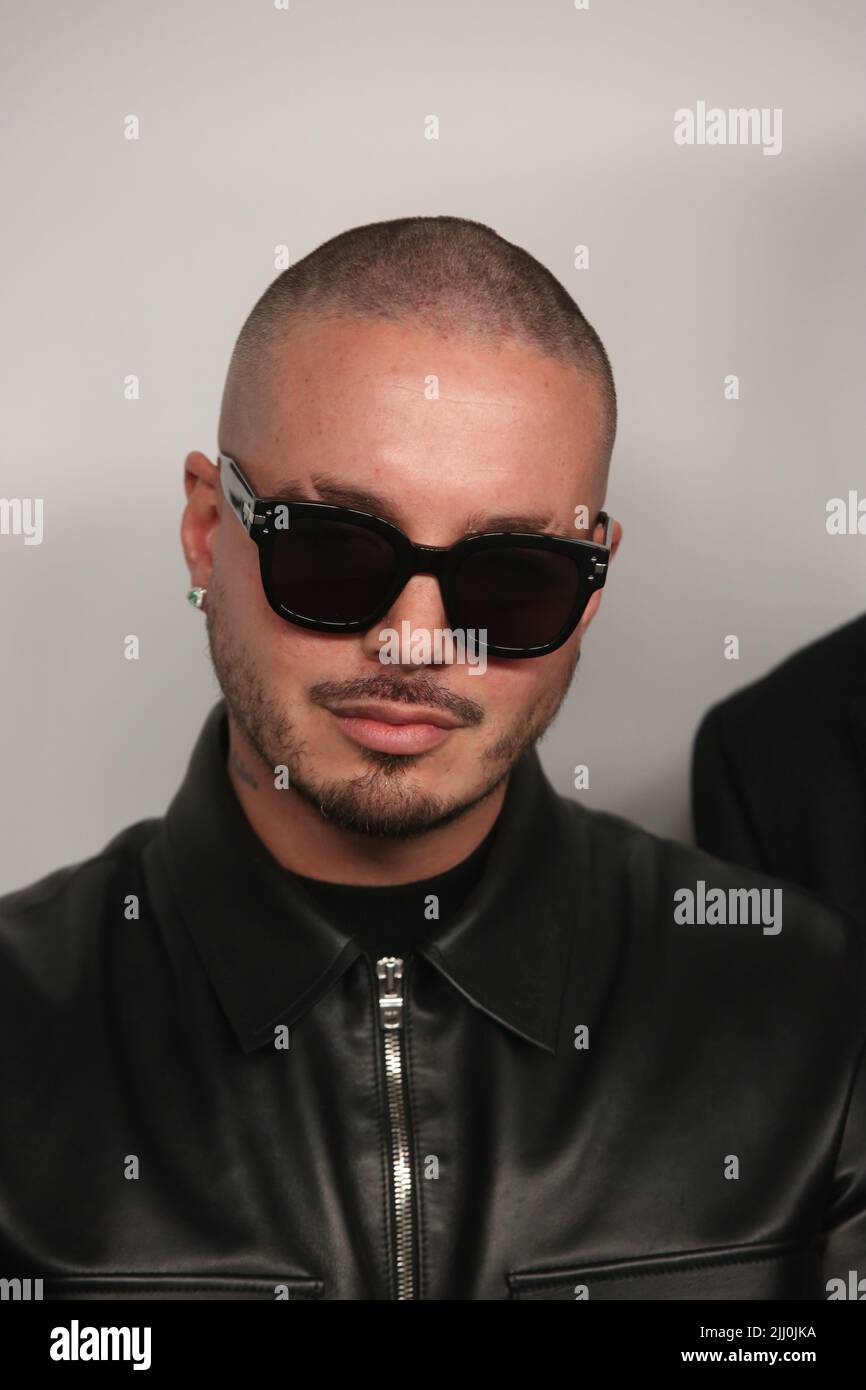 DIE CFDA Fashion Awards 2021, veranstaltet von Emily Blunt, ehren Zendaya, Anya Taylor-Joy, Dapper Dan, Aurora James Rebecca Goodstein, Nina Garcia, Sara Schiff und Yeohlee am POOL + THE GRILL Featuring: J. Balvin wo: New York, New York, USA Wann: 11 Nov 2021 Credit: Derrick Salters/WENN Stockfoto