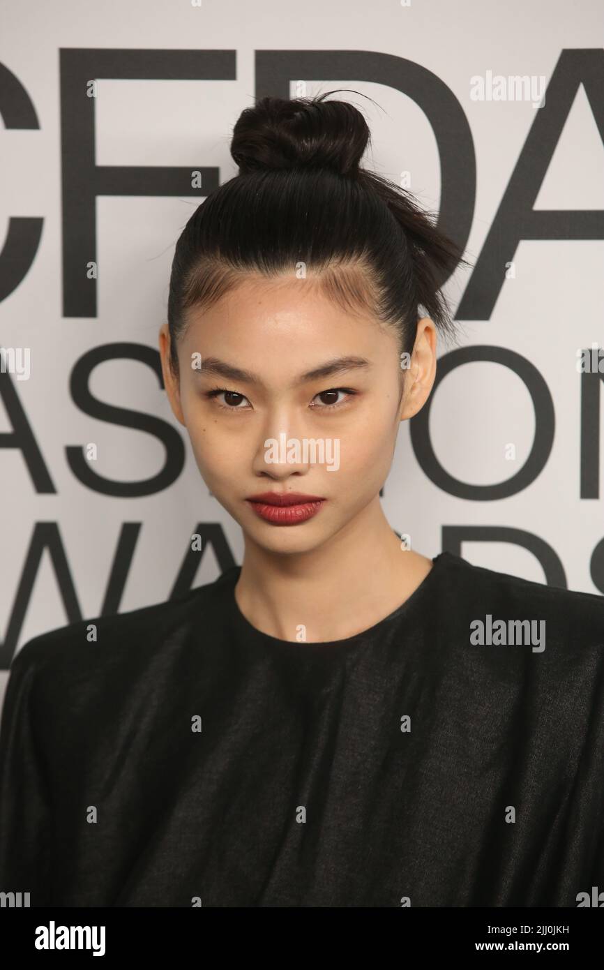 DIE CFDA Fashion Awards 2021, die von Emily Blunt veranstaltet werden, ehren Zendaya, Anya Taylor-Joy, Dapper Dan, Aurora James Rebecca Goodstein, Nina Garcia, Sara Schiff und Yeohlee am POOL + THE GRILL Featuring: Jung Ho-yeon wo: New York, New York, USA Wann: 11 Nov 2021 Credit: Derrick Salters/WENN Stockfoto