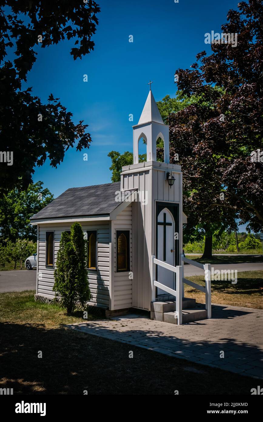 Die kleinste Kirche in kanada, lebendige Kapelle am Wasser Stockfoto