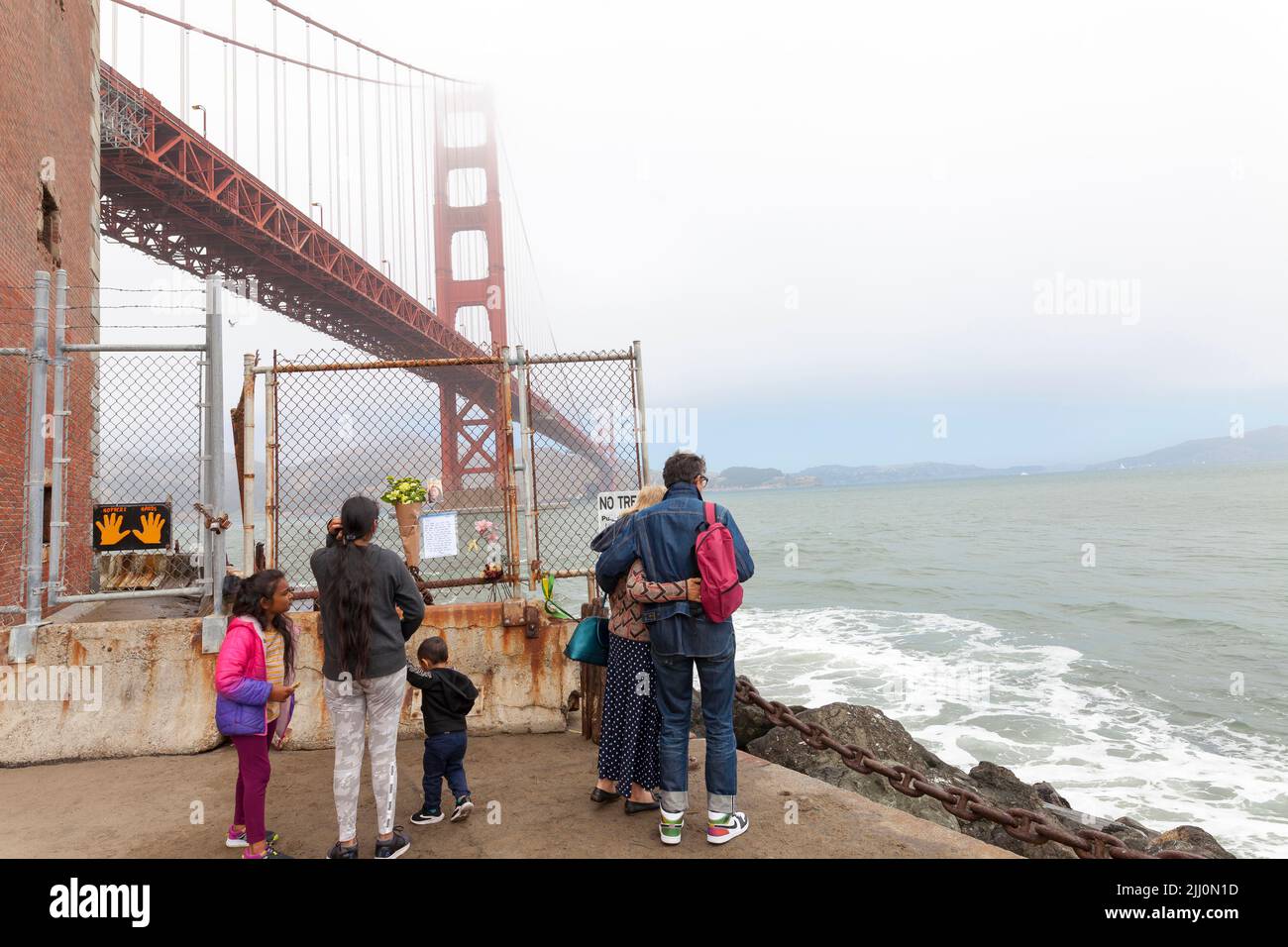 Touristen besuchen Fort Point, San Francisco, Kalifornien, USA Stockfoto