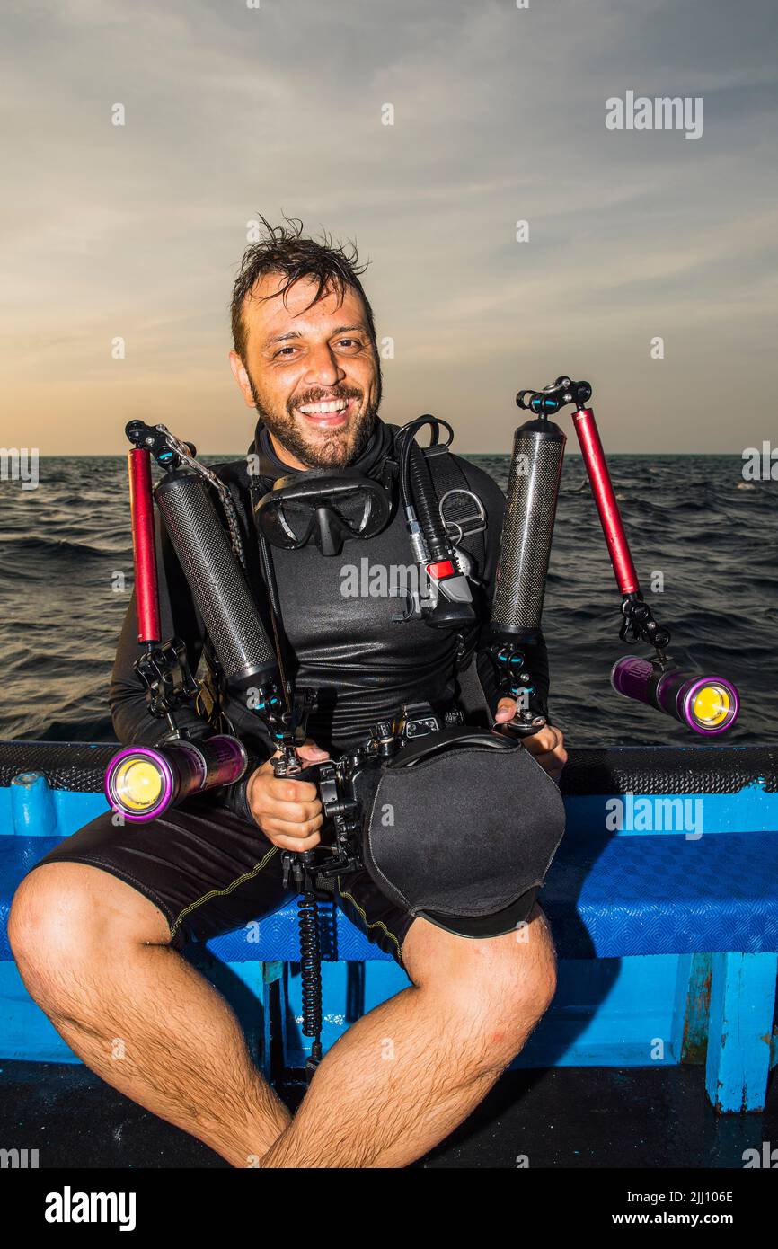 Mann mit Unterwasserkamera am Tubbataha Riff Stockfoto