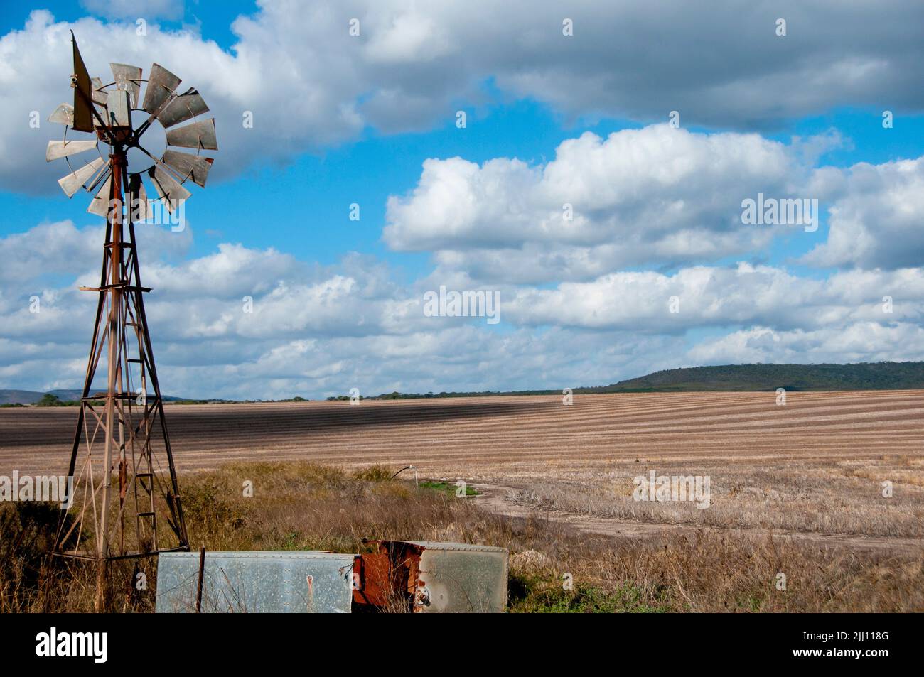 Metal Windmill im Outback Stockfoto